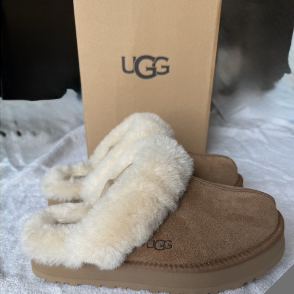 UGG Disquette —Sand Suede Fur Platform Slippers Women US Size 9 EU 40